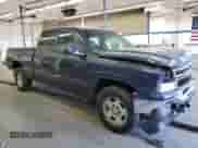 ✅ 2006 Chevrolet Silverado 1500 LS • VIN: 2GCEK19B861135914 • Lot: 75017414. Wystawiony na Copart z przebiegiem 183 185 mil mil. Skorzystaj z bezpłatnego archiwum sprzedaży aukcyjnych z USA i zobacz szczegółowy raport historii pojazdu na DreamBid. Zdjęcie 4.