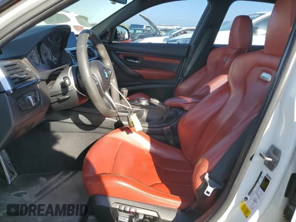 ✅ 2016 BMW M3 • VIN: WBS8M9C57G5D30486 • Lot: 81575145. Wystawiony na Copart z przebiegiem 104 899 mil. Bezpłatny archiwum sprzedaży aukcyjnych z USA i szczegółowy raport historii pojazdu na DreamBid. Zdjęcie 7.