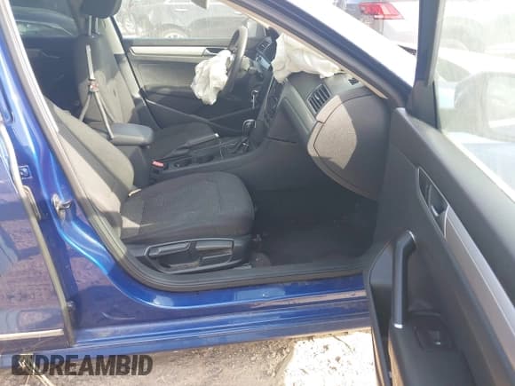 ✅ 2016 Volkswagen Passat S • VIN: 1VWAT7A37GC051935 • Lot: 43221907. Wystawiony na IAAI z przebiegiem 125 096 mil. Bezpłatny archiwum sprzedaży aukcyjnych z USA i szczegółowy raport historii pojazdu na DreamBid. Zdjęcie 5.