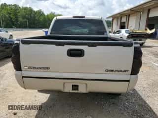 ✅ 2005 Chevrolet Silverado 1500 LS • VIN: 2GCEC13T551105573 • Lot: 63505394. Wystawiony na Copart z przebiegiem 173 697 mil mil. Skorzystaj z bezpłatnego archiwum sprzedaży aukcyjnych z USA i zobacz szczegółowy raport historii pojazdu na DreamBid. Zdjęcie 6.