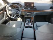 ✅ 2024 Audi Q5 S line Premium Plus • VIN: WA1E2AFY4R2080790 • Lot: 63275675. Wystawiony na Copart z przebiegiem 2 671 mil. Bezpłatny archiwum sprzedaży aukcyjnych z USA i szczegółowy raport historii pojazdu na DreamBid. Zdjęcie 8.