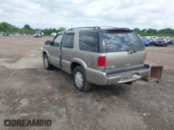 ✅ 1999 GMC Jimmy SLT • VIN: 1GKDT13W7X2952091 • Lot: 42828585. Listed on IAAI with 168,146 mi. Free auction sales archive from the USA and detailed vehicle history report at DreamBid. Image 3.