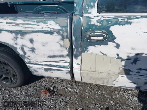 ✅ 1998 Dodge Dakota SLT • VIN: 1B7FL26X7WS586596 • Lot: 41745358. Wystawiony na IAAI z przebiegiem 173 950 mil. Bezpłatny archiwum sprzedaży aukcyjnych z USA i szczegółowy raport historii pojazdu na DreamBid. Zdjęcie 13.