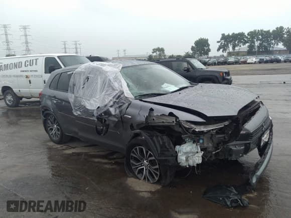 ✅ 2017 Mitsubishi Outlander SE • VIN: JA4AP3AWXHZ019855 • Lot: 39229476. Listed on IAAI with 61,645 mi. Free auction sales archive from the USA and detailed vehicle history report at DreamBid. Image 1.