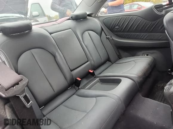 ✅ 2005 Mercedes-Benz CLK 320 • VIN: WDBTJ65J45F165826 • Лот: 83839365. Опубликован ранее на Copart с пробегом 114 594 миль. Бесплатный доступ к архиву аукционных продаж из США и подробный отчёт об истории автомобиля на DreamBid. Изображение 6.