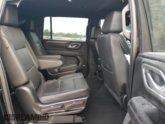 ✅ 2022 Chevrolet Suburban LT • VIN: 1GNSKCKD0NR358486 • Lot: 67746414. Wystawiony na Copart z przebiegiem 78 866 mil. Bezpłatny archiwum sprzedaży aukcyjnych z USA i szczegółowy raport historii pojazdu na DreamBid. Zdjęcie 11.