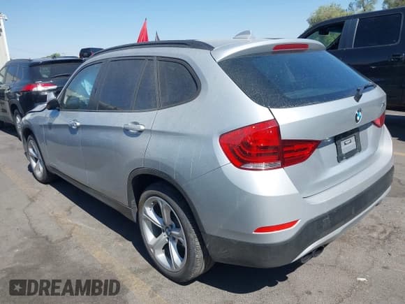 ✅ 2015 BMW X1 xDrive35i • VIN: WBAVM5C56FVV94911 • Lot: 42781558. Wystawiony na IAAI z przebiegiem 51 143 mil. Bezpłatny archiwum sprzedaży aukcyjnych z USA i szczegółowy raport historii pojazdu na DreamBid. Zdjęcie 3.