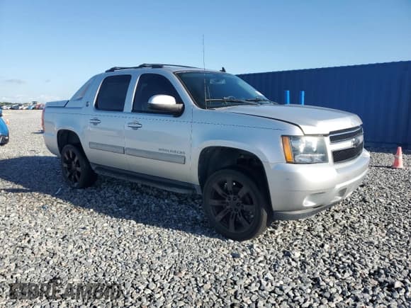 ✅ 2013 Chevrolet Avalanche LS • VIN: 3GNMCEE02DG245728 • Lot: 56335735. Listed on Copart with 132,194 mi. Free auction sales archive from the USA and detailed vehicle history report at DreamBid. Image 4.