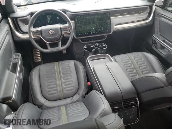 ✅ 2024 Rivian R1S Adventure • VIN: 7PDSGABA1RN031380 • Lot: 73119354. Wystawiony na Copart z przebiegiem 6 786 mil. Bezpłatny archiwum sprzedaży aukcyjnych z USA i szczegółowy raport historii pojazdu na DreamBid. Zdjęcie 8.