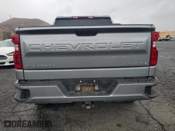 ✅ 2025 Chevrolet Silverado 1500 Custom • VIN: 1GCPABEK1SZ284397 • Lot: 85829595. Wystawiony na Copart z przebiegiem 7 709 mil. Bezpłatny archiwum sprzedaży aukcyjnych z USA i szczegółowy raport historii pojazdu na DreamBid. Zdjęcie 6.