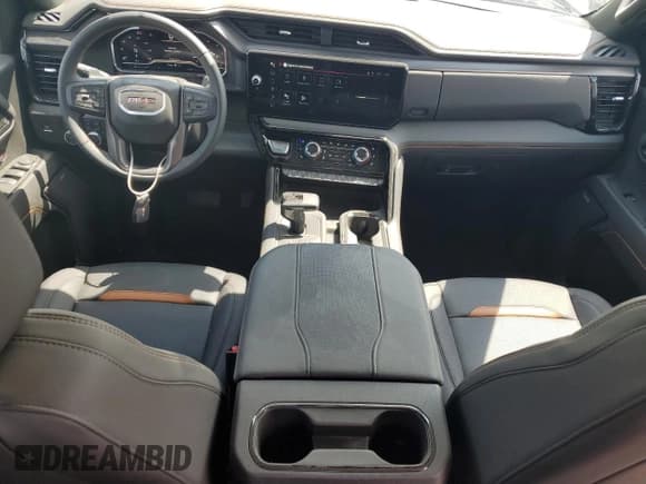 ✅ 2025 GMC Sierra 1500 AT4 • VIN: 1GTUUEEL8SZ275877 • Lot: 62586685. Wystawiony na Copart z przebiegiem 18 mil. Bezpłatny archiwum sprzedaży aukcyjnych z USA i szczegółowy raport historii pojazdu na DreamBid. Zdjęcie 8.