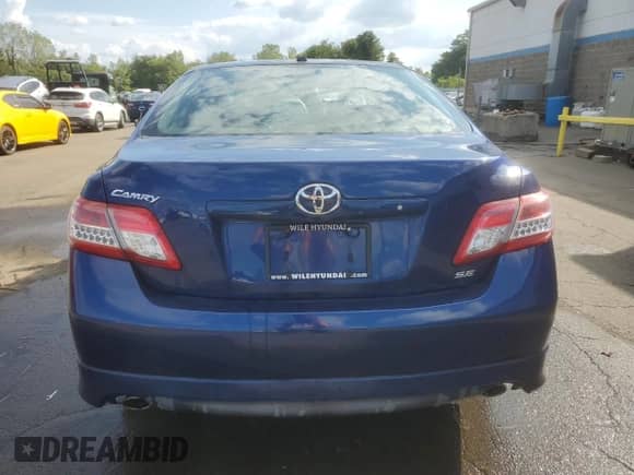 2011 Toyota Camry LE z VIN 4T1BF3EK3BU747683, wystawiony jako Copart lot #80471485 z przebiegiem 109 845 mil mil oraz Szkoda całkowita • Salvage title. Historia ofert i sprzedaży dostępna na DreamBid. Obrazek 6.