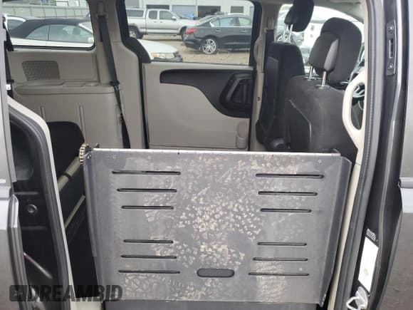 ✅ 2011 Dodge Grand Caravan Mainstreet • VIN: 2D4RN3DG1BR728620 • Лот: 85543755. Опубликован ранее на Copart с пробегом 75 766 миль. Бесплатный доступ к архиву аукционных продаж из США и подробный отчёт об истории автомобиля на DreamBid. Изображение 11.