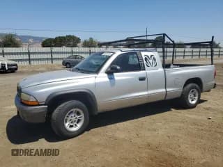 ✅ 2002 Dodge Dakota • VIN: 1B7GL12X32S557546 • Lot: 66879734. Wystawiony na Copart z przebiegiem 218 981 mil. Bezpłatny archiwum sprzedaży aukcyjnych z USA i szczegółowy raport historii pojazdu na DreamBid. Zdjęcie 1.