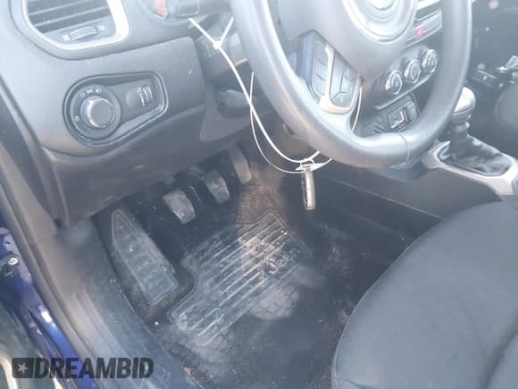 ✅ 2017 Jeep Renegade Sport • VIN: ZACCJAAH4HPF74031 • Lot: 41391549. Listed on IAAI with 81,780 mi. Free auction sales archive from the USA and detailed vehicle history report at DreamBid. Image 11.