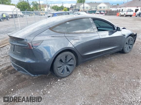 ✅ 2025 Tesla Model 3 Long Range • VIN: 5YJ3E1EB3SF941929 • Lot: 43046815. Wystawiony na IAAI z przebiegiem 12 093 mil. Bezpłatny archiwum sprzedaży aukcyjnych z USA i szczegółowy raport historii pojazdu na DreamBid. Zdjęcie 4.