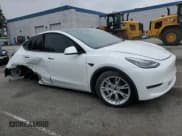 ✅ 2022 Tesla Model Y Long Range • VIN: 7SAYGDEE5NF352075 • Lot: 50799895. Wystawiony na Copart z przebiegiem 11 597 mil. Bezpłatny archiwum sprzedaży aukcyjnych z USA i szczegółowy raport historii pojazdu na DreamBid. Zdjęcie 4.