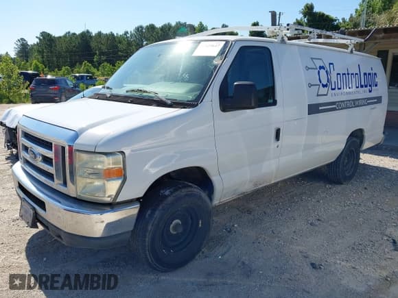 ✅ 2009 Ford E-Series Commercial • VIN: 1FTNS14W39DA42608 • Lot: 42325647. Wystawiony na IAAI z przebiegiem 213 516 mil. Bezpłatny archiwum sprzedaży aukcyjnych z USA i szczegółowy raport historii pojazdu na DreamBid. Zdjęcie 2.