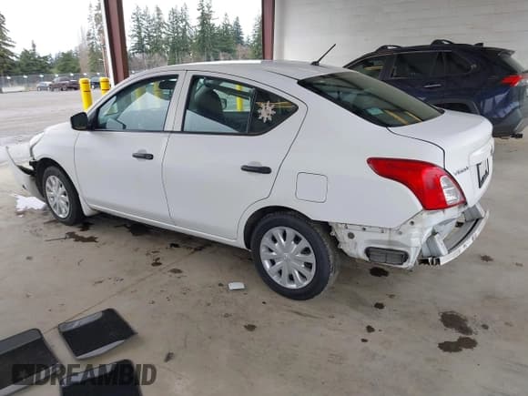 ✅ 2016 Nissan Versa SL • VIN: 3N1CN7AP0GL864758 • Lot: 41856341. Wystawiony na IAAI z przebiegiem 77 431 mil. Bezpłatny archiwum sprzedaży aukcyjnych z USA i szczegółowy raport historii pojazdu na DreamBid. Zdjęcie 3.