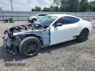 ✅ 2024 Ford Mustang Dark Horse • VIN: 1FA6P8R01R5501590 • Lot: 66772984. Wystawiony na Copart z przebiegiem Nie podano. Bezpłatny archiwum sprzedaży aukcyjnych z USA i szczegółowy raport historii pojazdu na DreamBid. Zdjęcie 1.