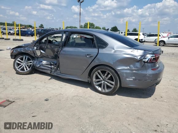 ✅ 2018 Volkswagen Passat S • VIN: 1VWAA7A31JC051622 • Лот: 64193795. Опубликован ранее на Copart с пробегом 76 777 миль. Бесплатный доступ к архиву аукционных продаж из США и подробный отчёт об истории автомобиля на DreamBid. Изображение 2.