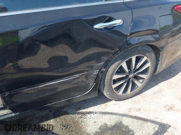 ✅ 2018 Nissan Altima S • VIN: 1N4AL3AP5JC123825 • Lot: 42716683. Wystawiony na IAAI z przebiegiem 170 082 mil. Bezpłatny archiwum sprzedaży aukcyjnych z USA i szczegółowy raport historii pojazdu na DreamBid. Zdjęcie 6.