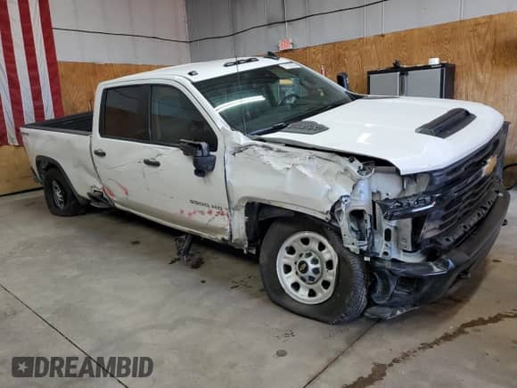 2024 Chevrolet Silverado 3500HD Work Truck с VIN 1GC4YSE78RF184240, выставлен на аукционе Copart как лот 71125204 с пробегом 20 056 миль миль и На запчасти • Non repairable. История ставок и продаж доступна на DreamBid. Изображение 4.