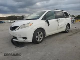 ✅ 2013 Toyota Sienna LE • VIN: 5TDKK3DC5DS305666 • Lot: 92178535. Wystawiony na Copart z przebiegiem 217 832 mil. Bezpłatny archiwum sprzedaży aukcyjnych z USA i szczegółowy raport historii pojazdu na DreamBid. Zdjęcie 1.