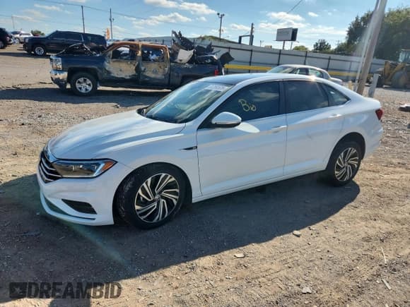 ✅ 2021 Volkswagen Jetta SEL Premium • VIN: 3VWG57BUXMM082389 • Lot: 81260525. Listed on Copart with 179,096 mi. Free auction sales archive from the USA and detailed vehicle history report at DreamBid. Image 1.