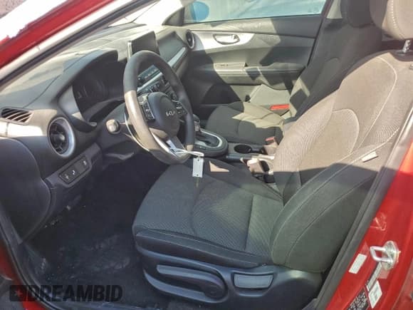 ✅ 2024 Kia Forte LXS • VIN: 3KPF24AD8RE776684 • Лот: 91707155. Опубликован ранее на Copart с пробегом 82 732 миль. Бесплатный доступ к архиву аукционных продаж из США и подробный отчёт об истории автомобиля на DreamBid. Изображение 7.