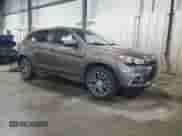 2017 Mitsubishi Outlander SE z VIN JA4AR3AW7HZ027440, wystawiony jako Copart lot #60461545 z przebiegiem 44 686 mil mil oraz Szkoda całkowita • Salvage title. Historia ofert i sprzedaży dostępna na DreamBid. Obrazek 4.