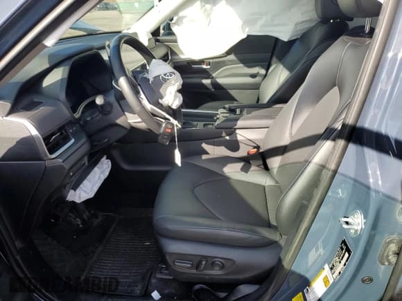 ✅ 2024 Toyota Highlander Platinum • VIN: 5TDAAAB50RS014653 • Lot: 93714005. Listed on Copart with 39,625 mi. Free auction sales archive from the USA and detailed vehicle history report at DreamBid. Image 7.