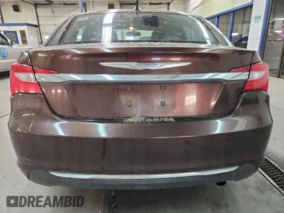 ✅ 2012 Chrysler 200 LX • VIN: 1C3CCBAB9CN267763 • Lot: 90115585. Wystawiony na Copart z przebiegiem 169 550 mil. Bezpłatny archiwum sprzedaży aukcyjnych z USA i szczegółowy raport historii pojazdu na DreamBid. Zdjęcie 6.