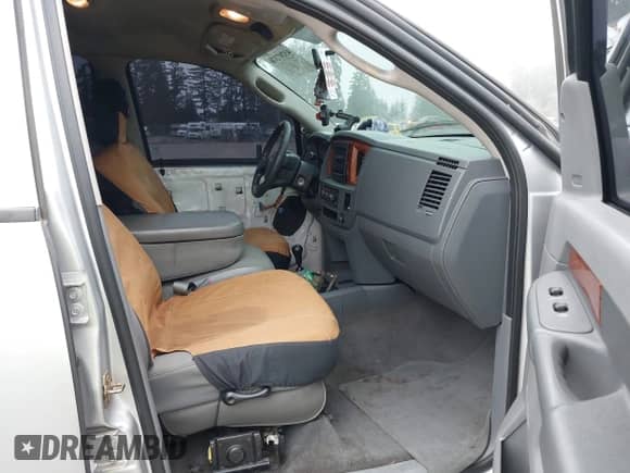 2006 Dodge 3500 SLT z VIN 3D7LX38CX6G244581, wystawiony jako IAAI lot #43207376 z przebiegiem 254 558 mil mil oraz . Historia ofert i sprzedaży dostępna na DreamBid. Obrazek 5.