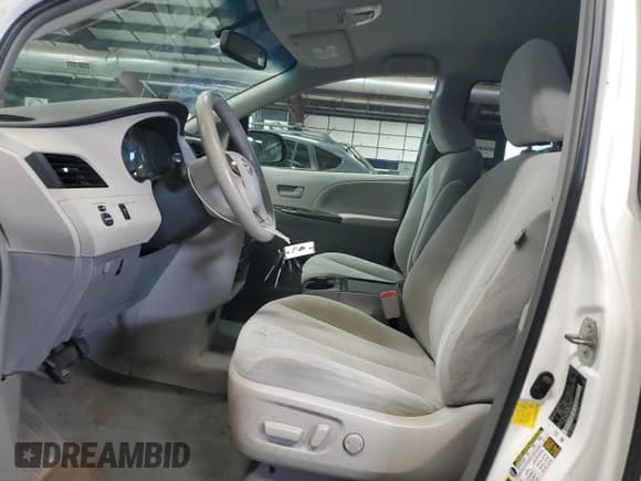 ✅ 2012 Toyota Sienna LE AAS • VIN: 5TDKK3DC8CS183318 • Lot: 81241035. Listed on Copart with 275,863 mi. Free auction sales archive from the USA and detailed vehicle history report at DreamBid. Image 7.