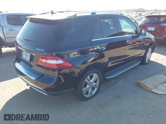 ✅ 2014 Mercedes-Benz M 350 • VIN: 4JGDA2EB0EA286014 • Lot: 43904875. Wystawiony na IAAI z przebiegiem 183 664 mil. Bezpłatny archiwum sprzedaży aukcyjnych z USA i szczegółowy raport historii pojazdu na DreamBid. Zdjęcie 4.