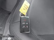 ✅ 2024 Land Rover Defender S • VIN: SALEJ7EXXR2281333 • Lot: 41577943. Wystawiony na IAAI z przebiegiem 13 555 mil. Bezpłatny archiwum sprzedaży aukcyjnych z USA i szczegółowy raport historii pojazdu na DreamBid. Zdjęcie 11.