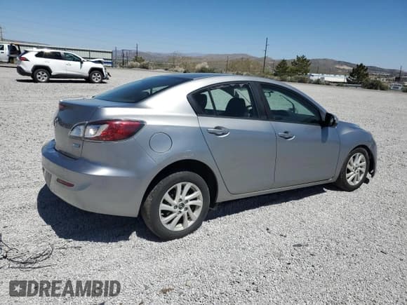 ✅ 2013 Mazda 3 i Touring • VIN: JM1BL1VP2D1762306 • Лот: 55887715. Опубликован ранее на Copart с пробегом 73 598 миль. Бесплатный доступ к архиву аукционных продаж из США и подробный отчёт об истории автомобиля на DreamBid. Изображение 3.