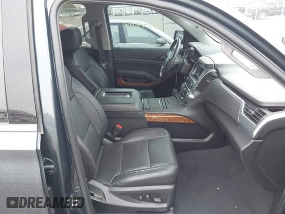 2020 Chevrolet Tahoe Premier z VIN 1GNSKCKJ6LR179033, wystawiony jako IAAI lot #41727607 z przebiegiem 26 879 mil mil oraz . Historia ofert i sprzedaży dostępna na DreamBid. Obrazek 5.