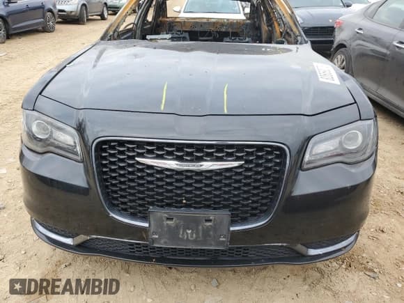 ✅ 2018 Chrysler 300 Touring • VIN: 2C3CCARGXJH321250 • Lot: 82659273. Wystawiony na Copart z przebiegiem Nie podano. Bezpłatny archiwum sprzedaży aukcyjnych z USA i szczegółowy raport historii pojazdu na DreamBid. Zdjęcie 12.