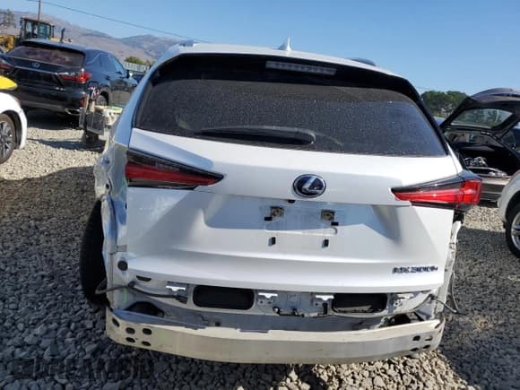 ✅ 2021 Lexus NX 300h • VIN: JTJGJRDZ0M5010994 • Lot: 90312165. Wystawiony na Copart z przebiegiem 71 019 mil. Bezpłatny archiwum sprzedaży aukcyjnych z USA i szczegółowy raport historii pojazdu na DreamBid. Zdjęcie 6.