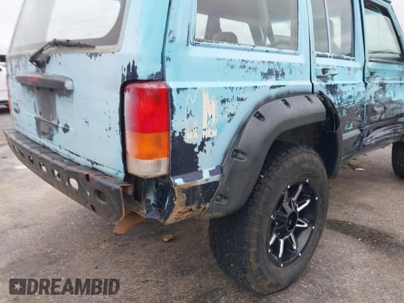 ✅ 1997 Jeep Cherokee SE • VIN: 1J4FJ28S3VL573144 • Lot: 41965201. Wystawiony na IAAI z przebiegiem 298 276 mil. Bezpłatny archiwum sprzedaży aukcyjnych z USA i szczegółowy raport historii pojazdu na DreamBid. Zdjęcie 17.