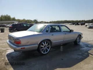 ✅ 2000 Jaguar XJ • VIN: SAJDA14C9YLF17465 • Лот: 75537214. Опубликован ранее на Copart с пробегом 115 918 миль. Бесплатный доступ к архиву аукционных продаж из США и подробный отчёт об истории автомобиля на DreamBid. Изображение 3.