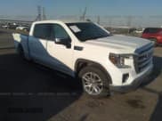 ✅ 2020 GMC Sierra 1500 SLE • VIN: 3GTU9BEDXLG135596 • Лот: 28343576. Опубликован ранее на IAAI с пробегом 8 590 миль. Бесплатный доступ к архиву аукционных продаж из США и подробный отчёт об истории автомобиля на DreamBid. Изображение 1.