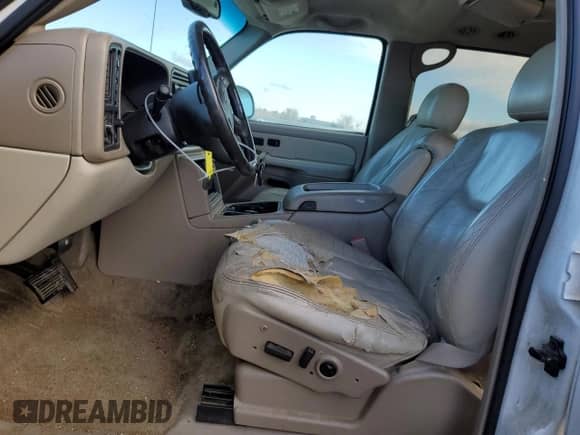 2003 Chevrolet Suburban LT с VIN 3GNFK16Z23G185840, выставлен на аукционе Copart как лот 82004483 с пробегом 359 567 миль миль и Списание • Salvage title. История ставок и продаж доступна на DreamBid. Изображение 7.