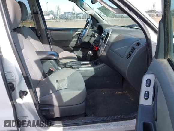 ✅ 2005 Ford Escape XLT • VIN: 1FMYU93165KC91885 • Lot: 43845775. Listed on IAAI with 274,845 mi. Free auction sales archive from the USA and detailed vehicle history report at DreamBid. Image 5.
