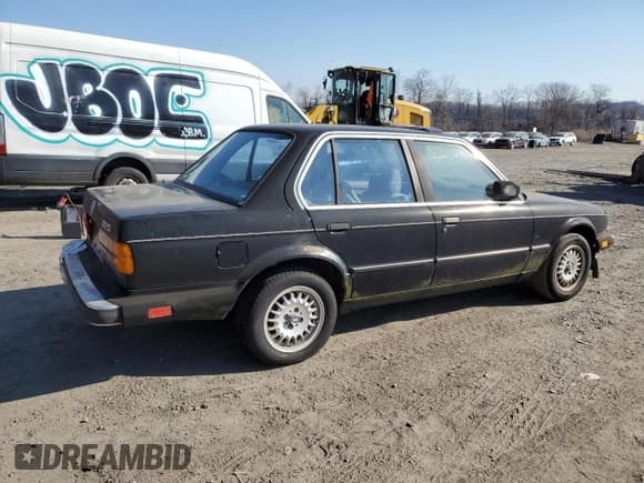 ✅ 1985 BMW 3 Series 325e • VIN: WBAAE6405F0704199 • Lot: 47845925. Wystawiony na Copart z przebiegiem 179 139 mil. Bezpłatny archiwum sprzedaży aukcyjnych z USA i szczegółowy raport historii pojazdu na DreamBid. Zdjęcie 3.