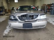 ✅ 2003 Lincoln Town Car Signature • VIN: 1LNHM82W63Y685274 • Lot: 86516195. Listed on Copart with Not provided. Free auction sales archive from the USA and detailed vehicle history report at DreamBid. Image 5.