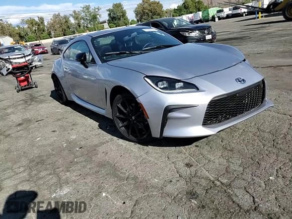 ✅ 2023 Toyota 86 Premium • VIN: JF1ZNBE13P9759324 • Lot: 71306155. Wystawiony na Copart z przebiegiem 18 758 mil. Bezpłatny archiwum sprzedaży aukcyjnych z USA i szczegółowy raport historii pojazdu na DreamBid. Zdjęcie 13.