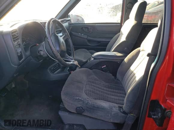 2002 Chevrolet Blazer LS z VIN 1GNDT13W12K144430, wystawiony jako Copart lot #83088284 z przebiegiem 176 393 mil mil oraz Szkoda całkowita • Salvage title. Historia ofert i sprzedaży dostępna na DreamBid. Obrazek 7.